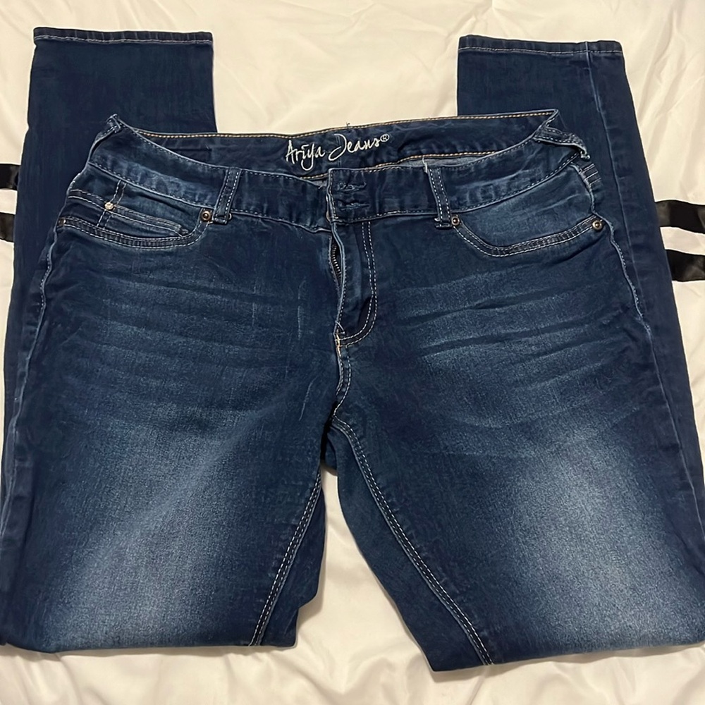 Ariya Jeans
